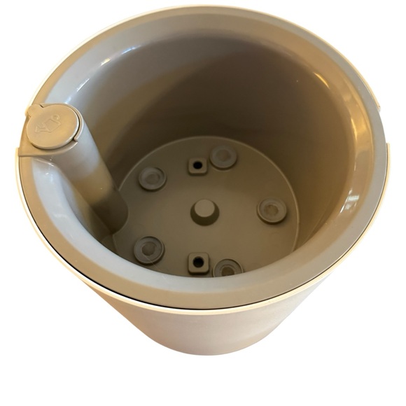 Smart Plant Watering Pot with Alarm and Decorative Wooden Legs - Picture 8 of 10